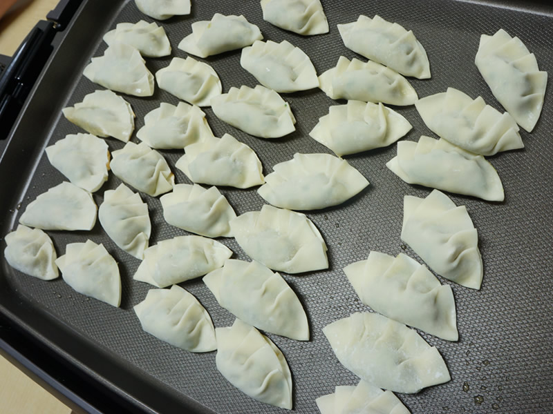 餃子を並べる