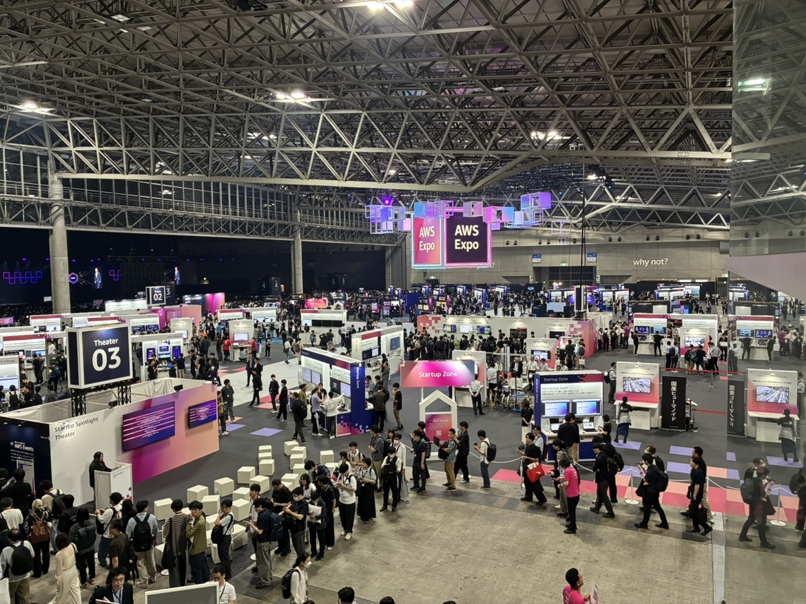 AWS Summit Japan 2026 幕張メッセ 広大な会場全体の様子