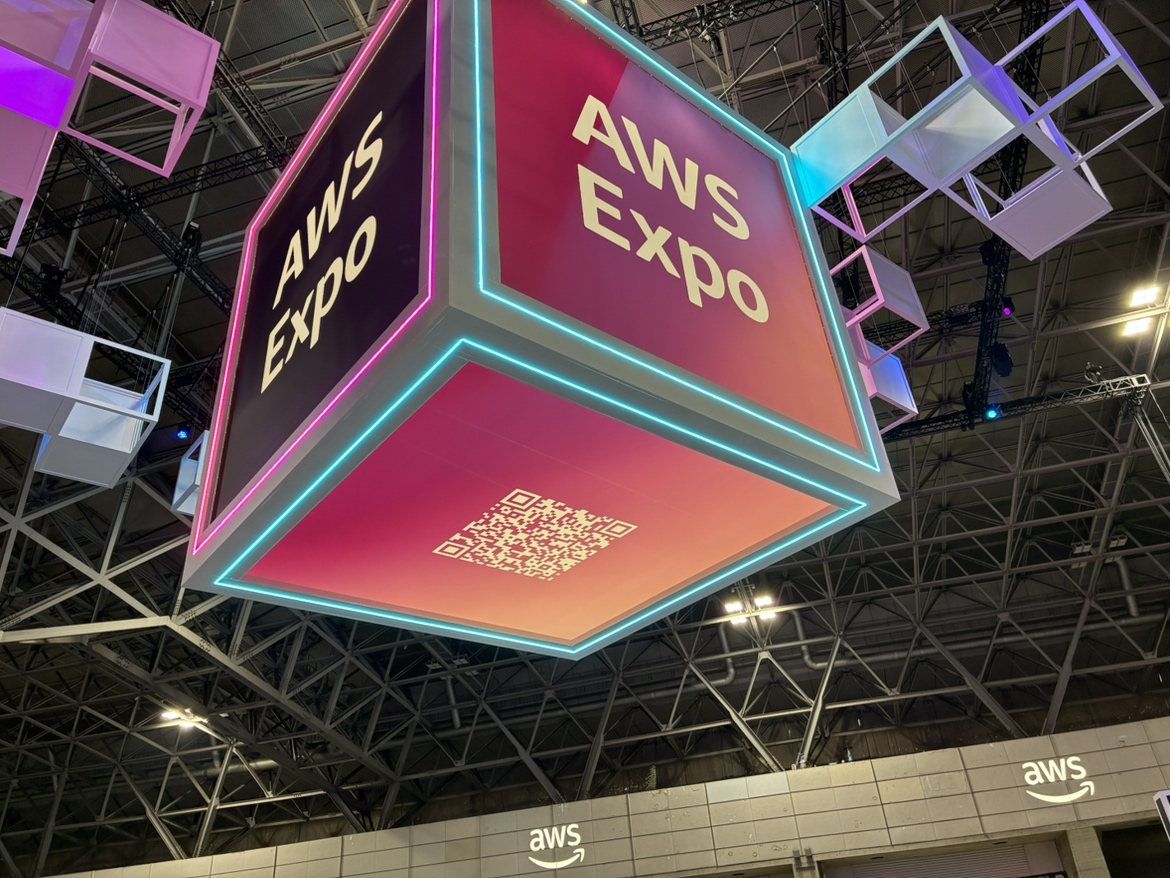 AWS Summit Japan 2026 AWS Expo会場内のサイネージと案内サイン